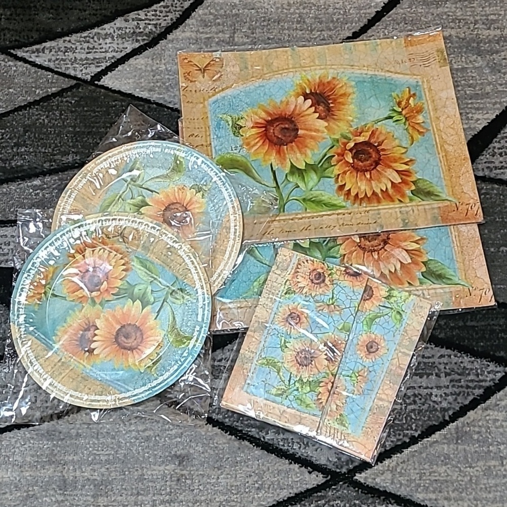 SUNFLOWER 🌻 MATCHING DISPOSABLE TABLE SETTINGS PARTY SUPPLIES SEVERS 8 P